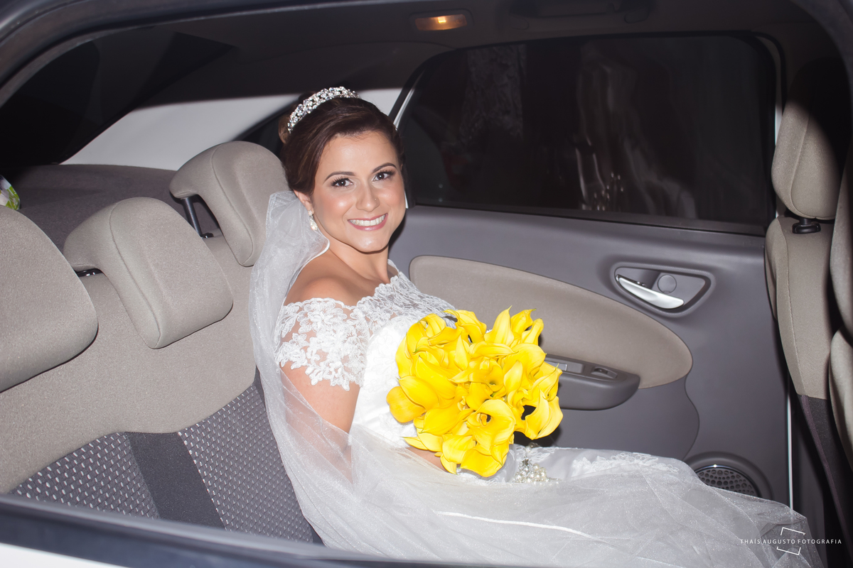 casamento realizado na cidade de monte azul paulista.sp noivos Indira & Tiago casal músico ensaio fotográfico de músico com instrumentos musicais super romantico fotos espontâneas e criativas em Bauru fotógrafa Thais Augusto Fotografia, fotos de casamento