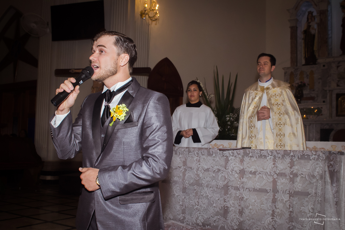 casamento realizado na cidade de monte azul paulista.sp noivos Indira & Tiago casal músico ensaio fotográfico de músico com instrumentos musicais super romantico fotos espontâneas e criativas em Bauru fotógrafa Thais Augusto Fotografia, fotos de casamento