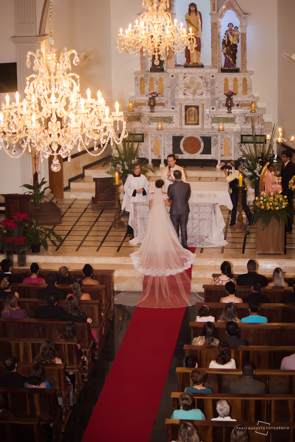 casamento realizado na cidade de monte azul paulista.sp noivos Indira & Tiago casal músico ensaio fotográfico de músico com instrumentos musicais super romantico fotos espontâneas e criativas em Bauru fotógrafa Thais Augusto Fotografia, fotos de casamento