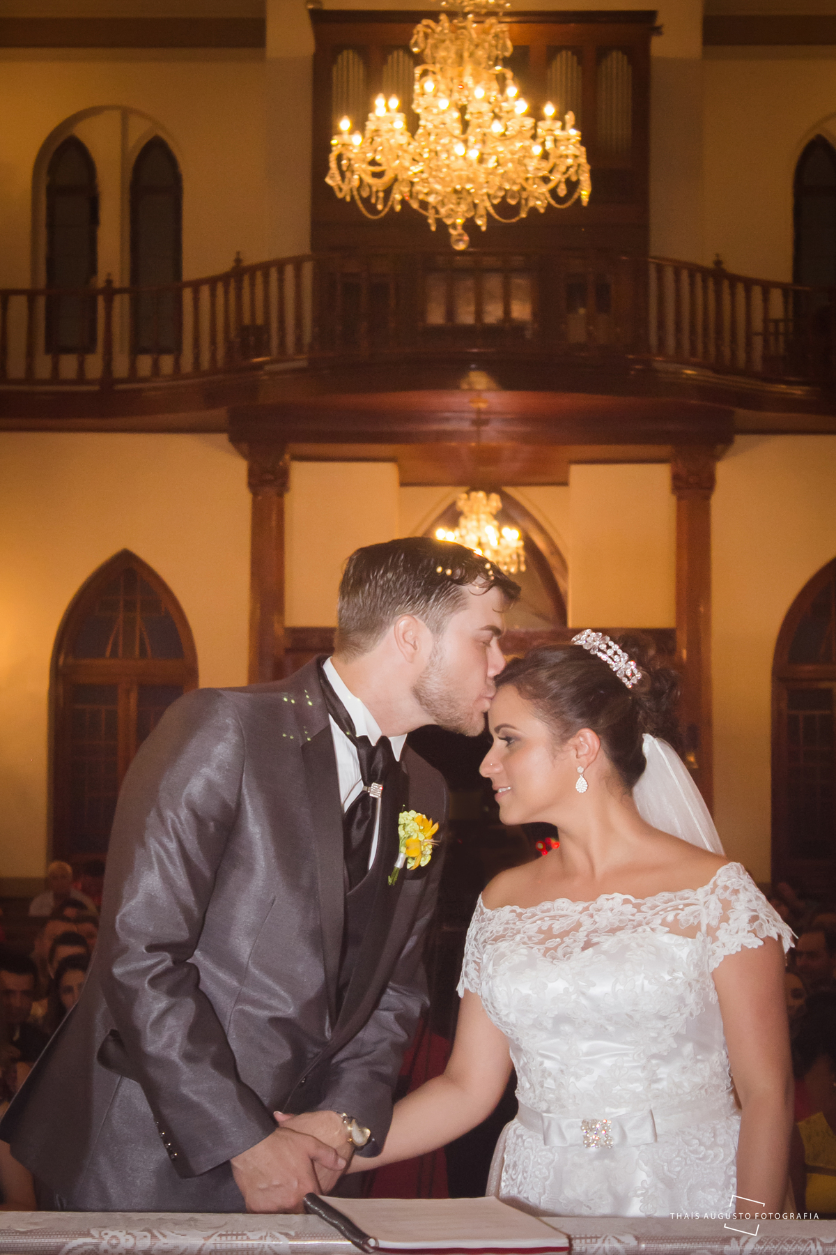 casamento realizado na cidade de monte azul paulista.sp noivos Indira & Tiago casal músico ensaio fotográfico de músico com instrumentos musicais super romantico fotos espontâneas e criativas em Bauru fotógrafa Thais Augusto Fotografia, fotos de casamento