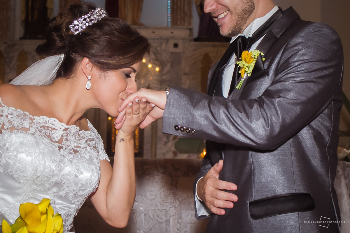casamento realizado na cidade de monte azul paulista.sp noivos Indira & Tiago casal músico ensaio fotográfico de músico com instrumentos musicais super romantico fotos espontâneas e criativas em Bauru fotógrafa Thais Augusto Fotografia, fotos de casamento