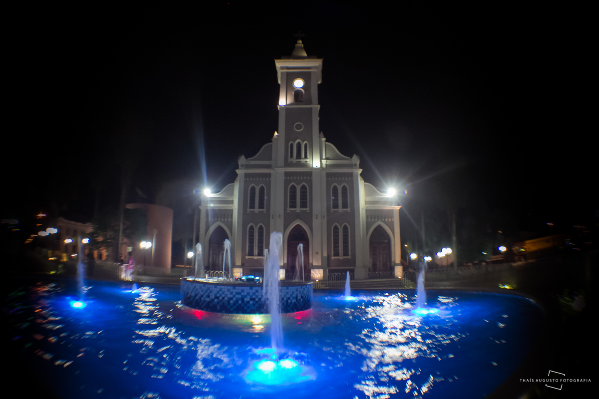 casamento realizado na cidade de monte azul paulista.sp noivos Indira & Tiago casal músico ensaio fotográfico de músico com instrumentos musicais super romantico fotos espontâneas e criativas em Bauru fotógrafa Thais Augusto Fotografia, fotos de casamento