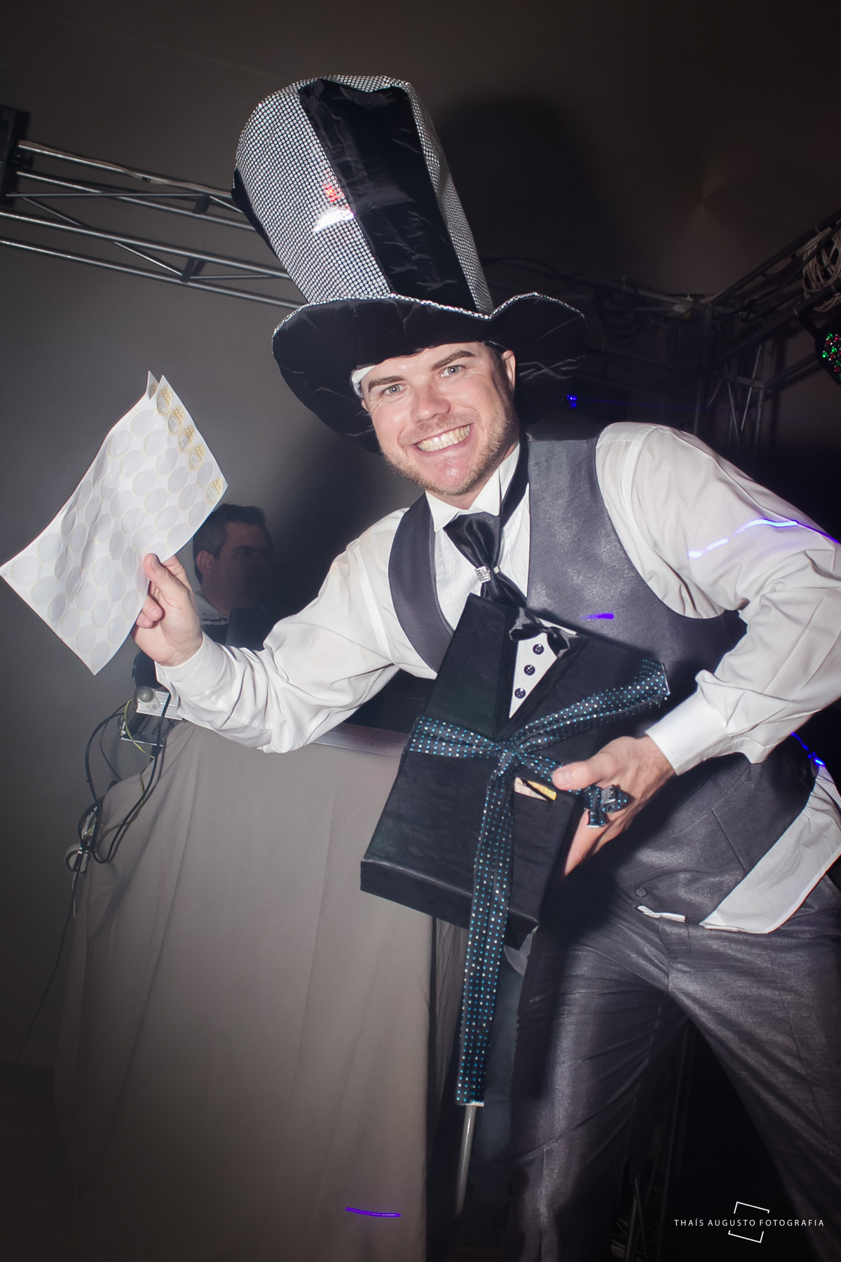 casamento realizado na cidade de monte azul paulista.sp noivos Indira & Tiago casal músico ensaio fotográfico de músico com instrumentos musicais super romantico fotos espontâneas e criativas em Bauru fotógrafa Thais Augusto Fotografia, fotos de casamento