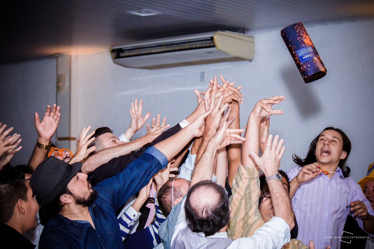 casamento budista em bauru raphaela e milton, fotos espontâneas e criativas salão de festas e cerimonia no Espaço Berbel, casamento japonês, religião budista cheio de amor fotos de Thais Augusto Fotografia de eventos e casamentos foto bouquet noivo whisk