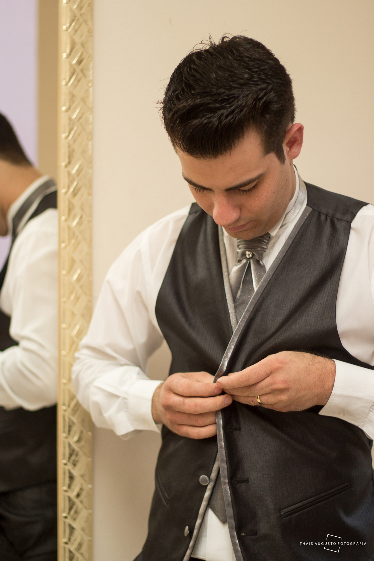 Casamento Bruna & Tiago, maquiagem na mayara morales, wedding na chácara Hermon em Bauru.SP - Fotos Thais Augusto Fotografia, fotógrafa em Bauru.SP, fotos espontâneas lindas e criativas, por do sol com limousine Bauru, noivo tocando violino