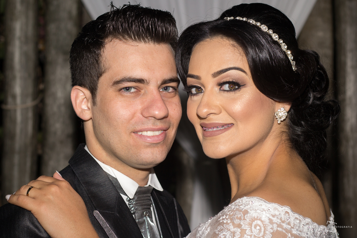 Casamento Bruna & Tiago, maquiagem na mayara morales, wedding na chácara Hermon em Bauru.SP - Fotos Thais Augusto Fotografia, fotógrafa em Bauru.SP, fotos espontâneas lindas e criativas, por do sol com limousine Bauru, noivo tocando violino