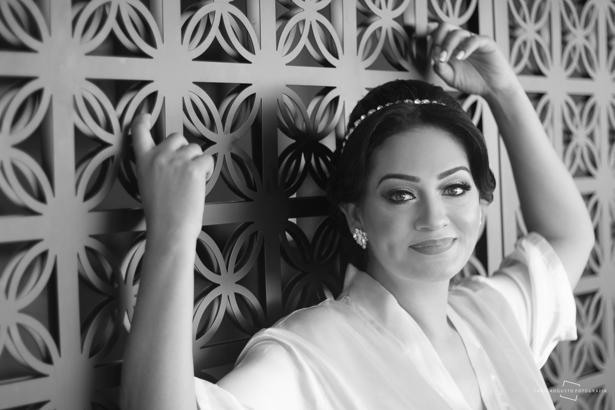 Casamento Bruna & Tiago, maquiagem na mayara morales, wedding na chácara Hermon em Bauru.SP - Fotos Thais Augusto Fotografia, fotógrafa em Bauru.SP, fotos espontâneas lindas e criativas, por do sol com limousine Bauru, noivo tocando violino