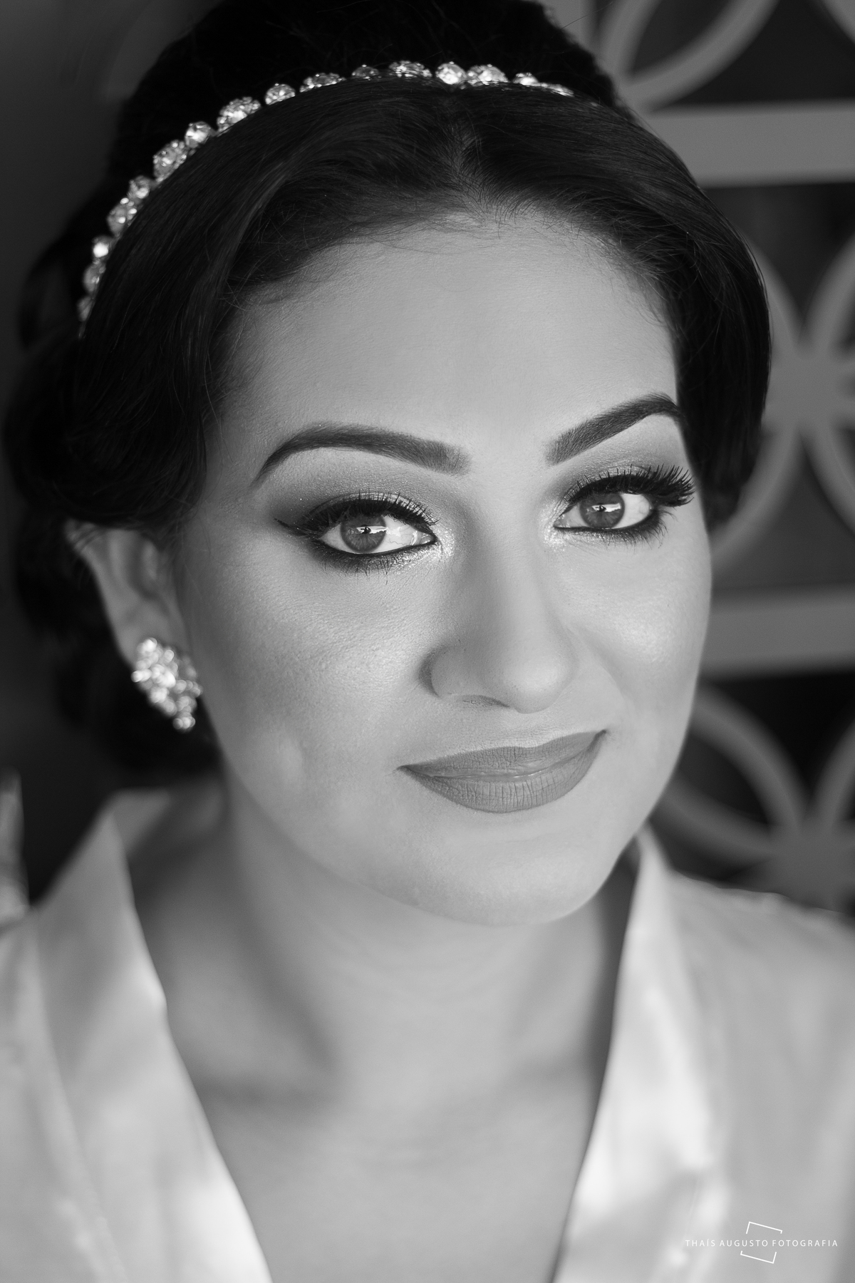 Casamento Bruna & Tiago, maquiagem na mayara morales, wedding na chácara Hermon em Bauru.SP - Fotos Thais Augusto Fotografia, fotógrafa em Bauru.SP, fotos espontâneas lindas e criativas, por do sol com limousine Bauru, noivo tocando violino