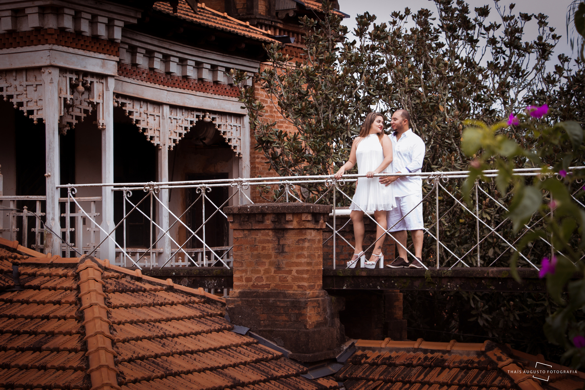 Ensaio Pré-Wedding no Castelo Furlani realizado em Pederneiras - São Paulo. Ensaio Fotográfico pré casamento, fotos feitas no Castelo de Pederneiras - SP