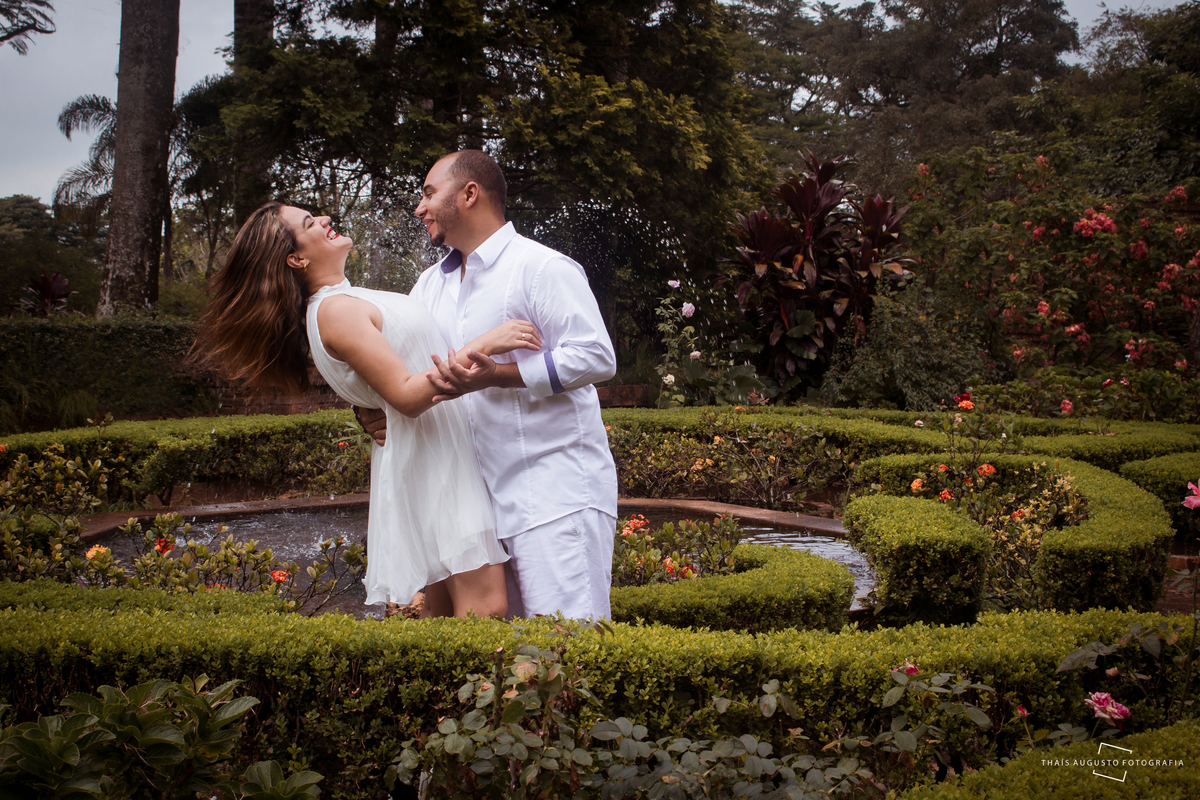 Ensaio Pré-Wedding no Castelo Furlani realizado em Pederneiras - São Paulo. Ensaio Fotográfico pré casamento, fotos feitas no Castelo de Pederneiras - SP