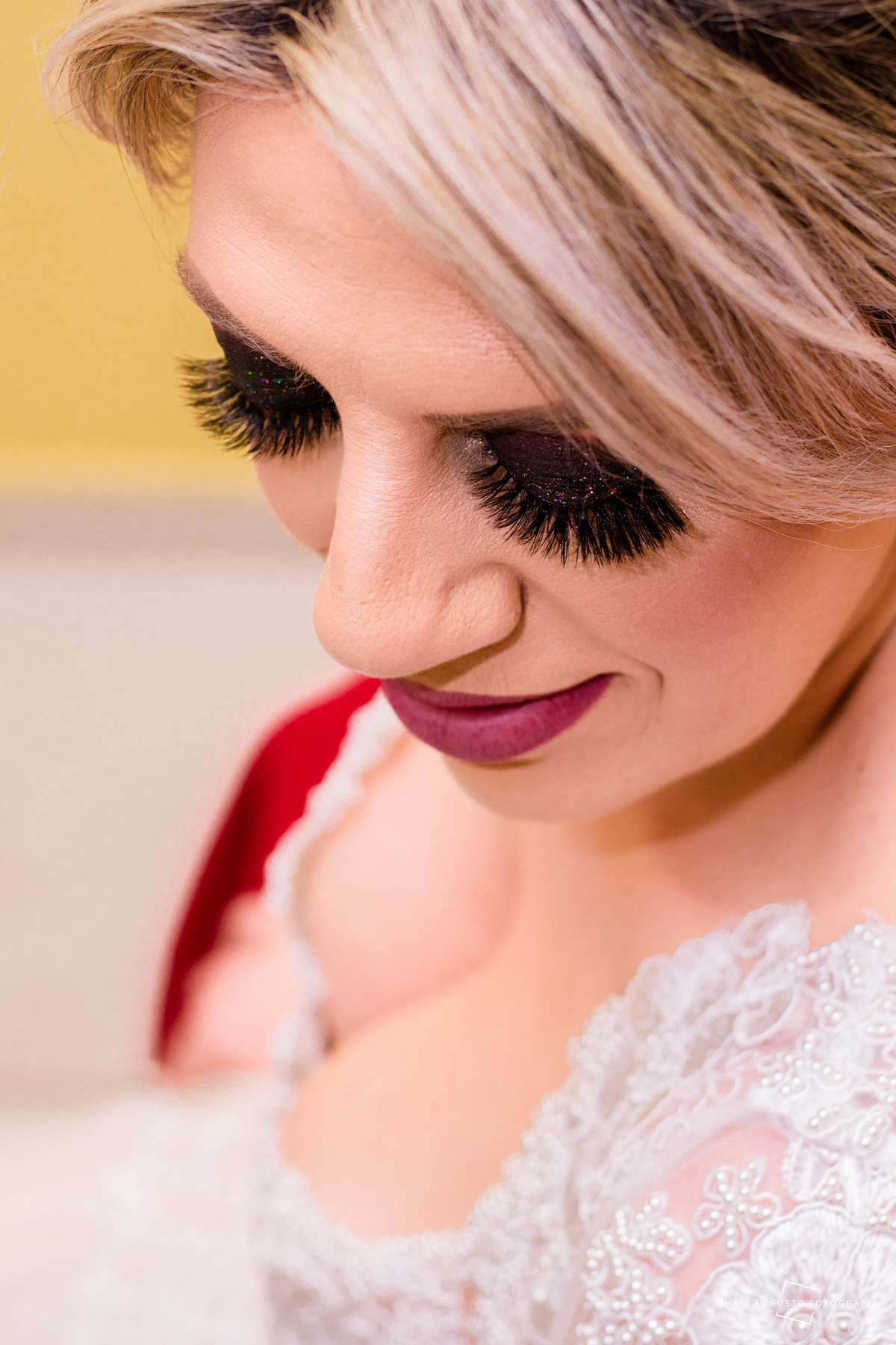 maquiagem de noiva com silhos e brilho