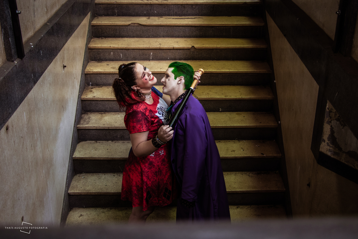 foto de ensaio pre casamento em viela na cidade de Bauru