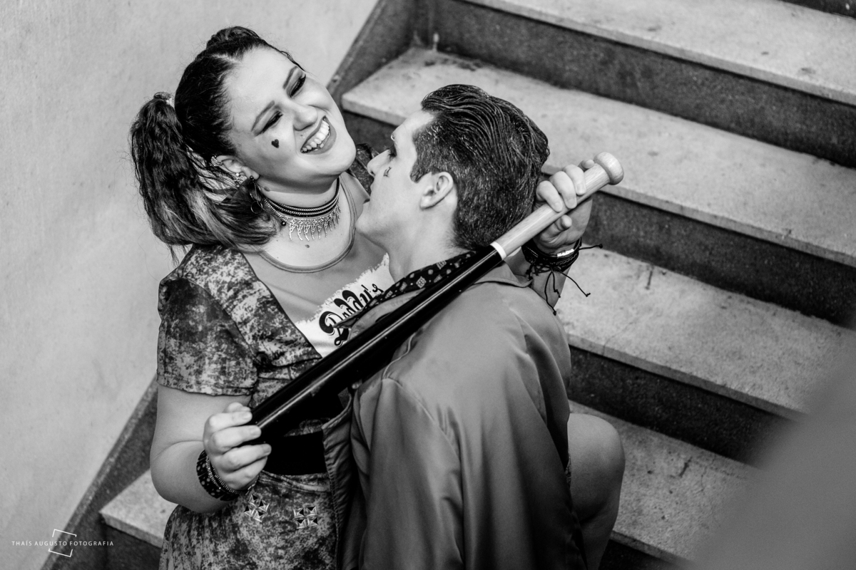 Coringa e Arlequina em viela escondidos são fotografados