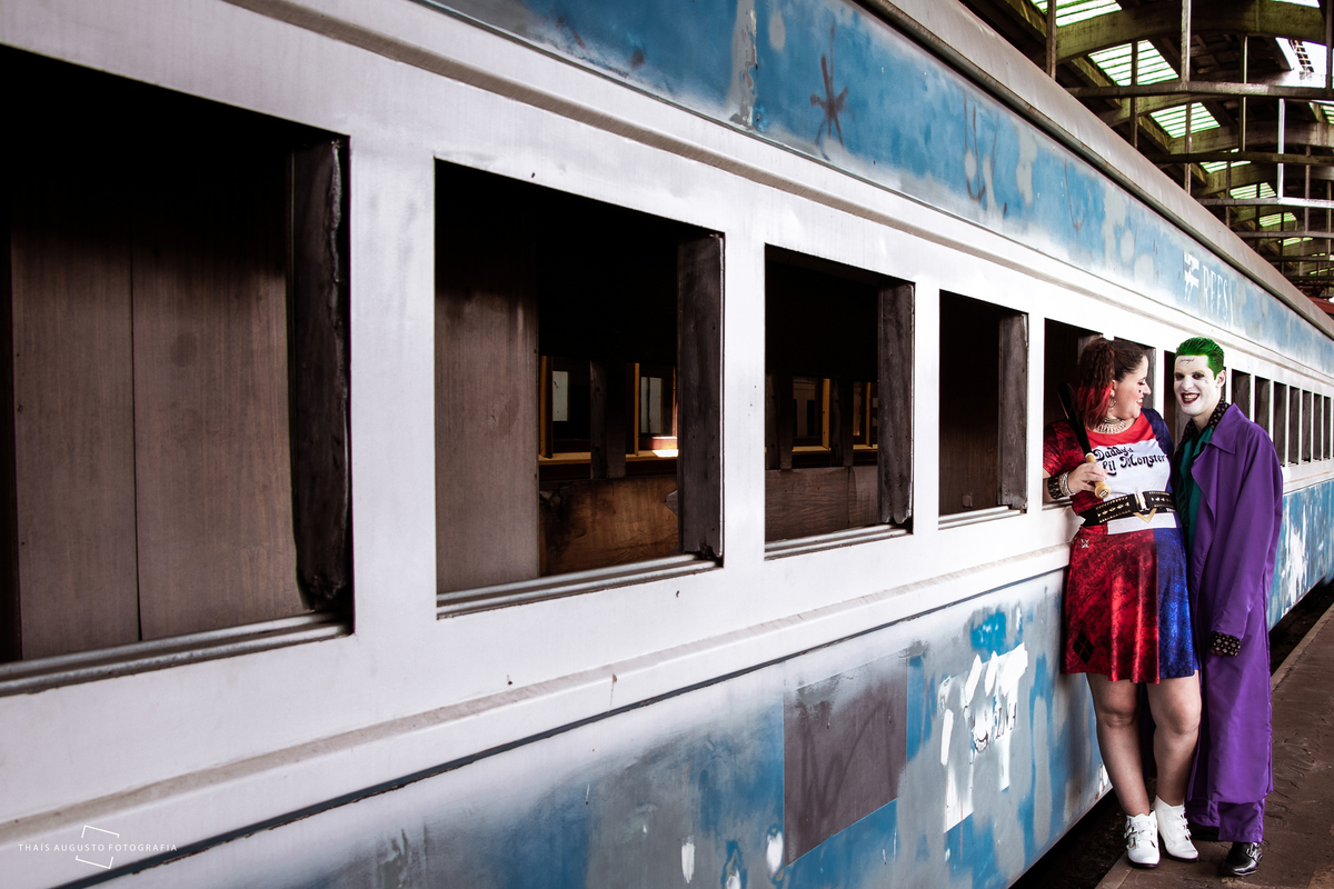 trem desativado recebe ensaio fotográfico com esquadrão suicida em Bauru e fotógrafa registra