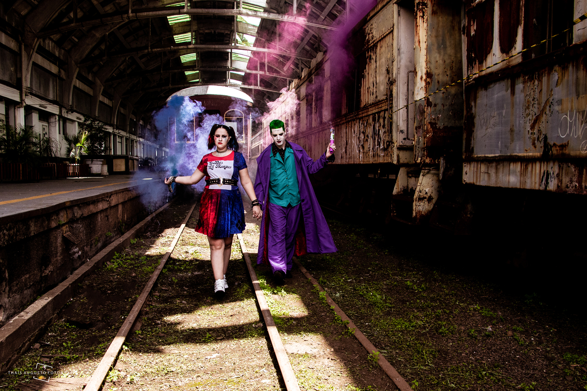 fotógrafa de bauru faz ensaio animado de cosplay com fumaça de pré wedding ensaio pre casamento temático