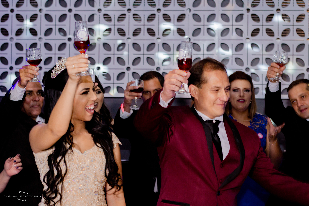 brinde dos noivos na festa de casamento