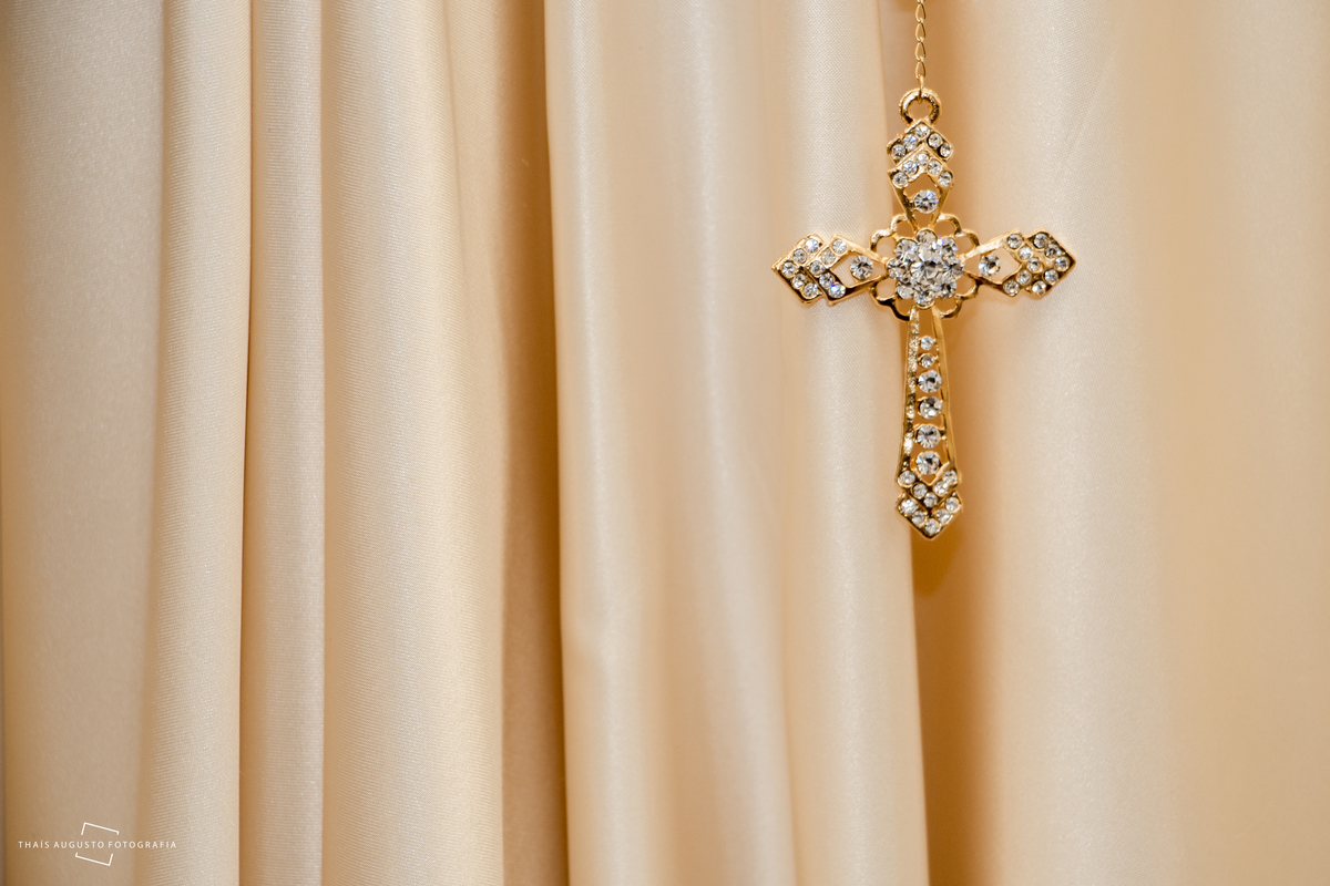 vestido de noiva nude, making of da noiva em agudos-sp salão de cabeleireiro, terço para noivas 