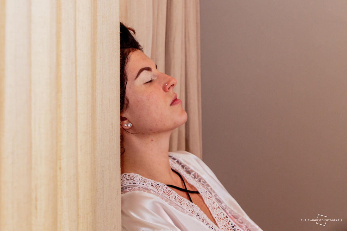 noiva relaxando no making of