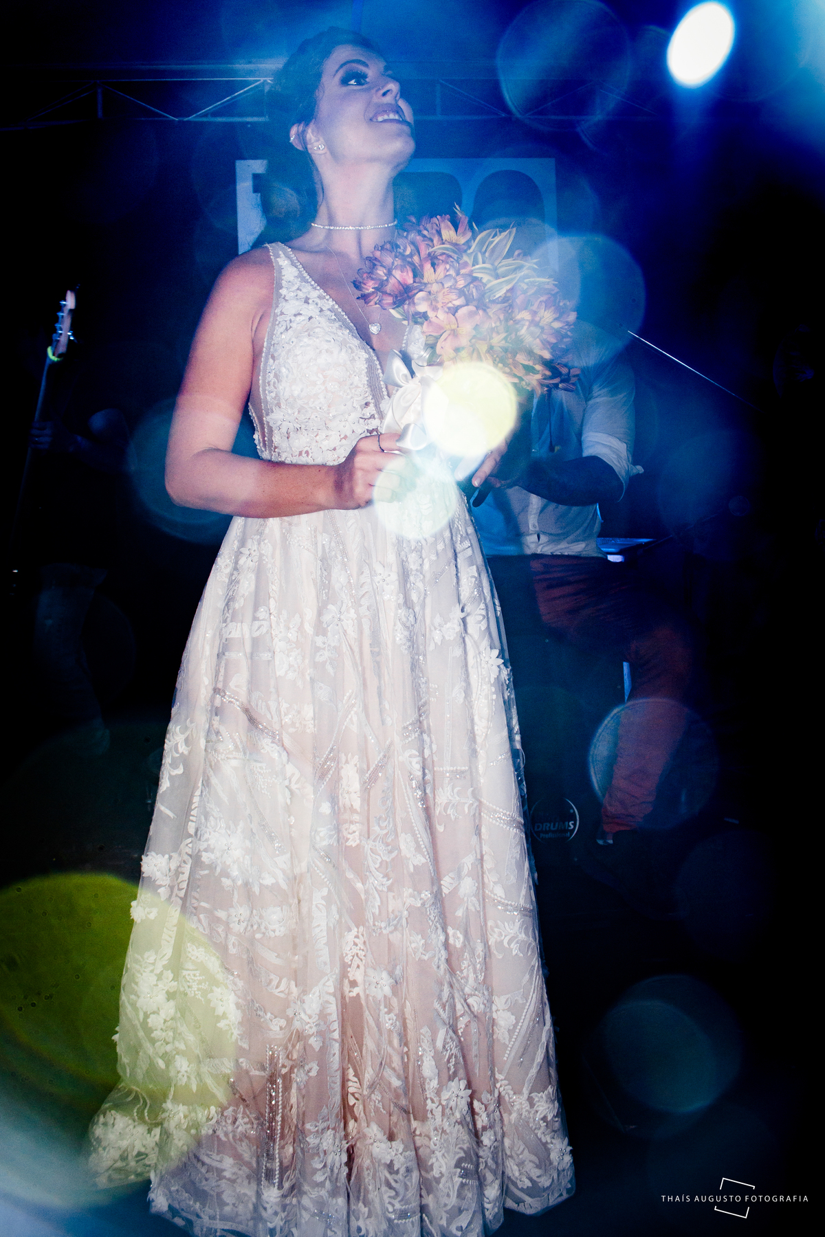 noiva prestes a jogar bouquet