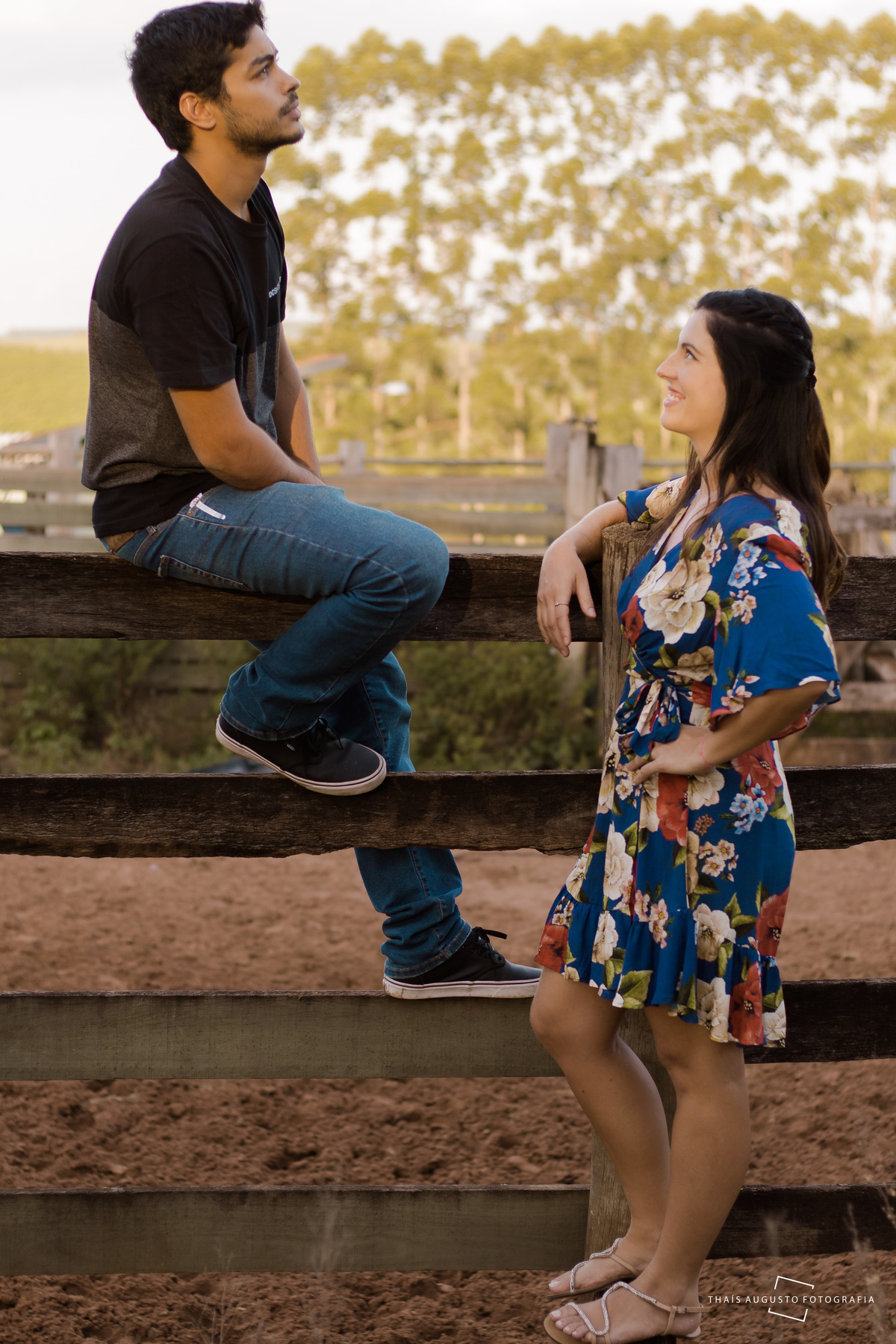 chacara para ensaios de casamento no interior de sp, fotógrafa de bauru thais augusto fotografia faz ensaio de casal estilo cowntry
