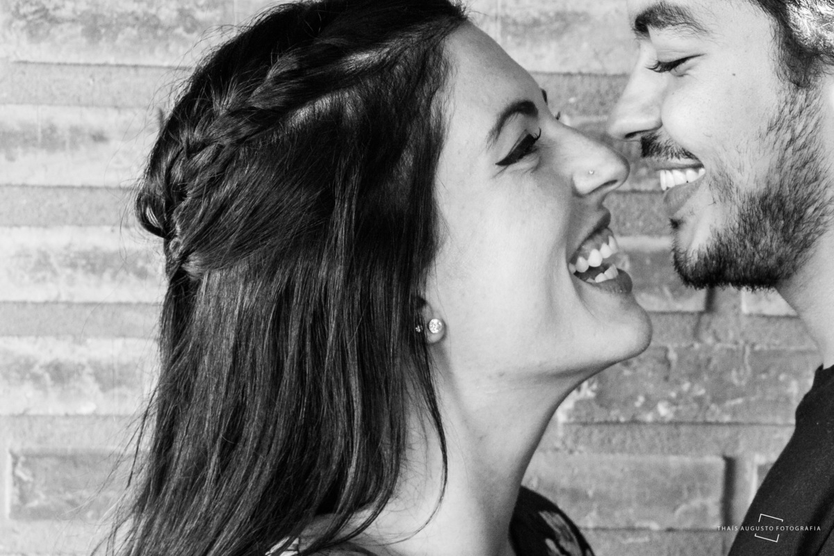 ensaio pré-wedding realizado em bauru, fotógrafa de casamento registra momentos espontâneos do casal e tem momentos incríveis de recordações