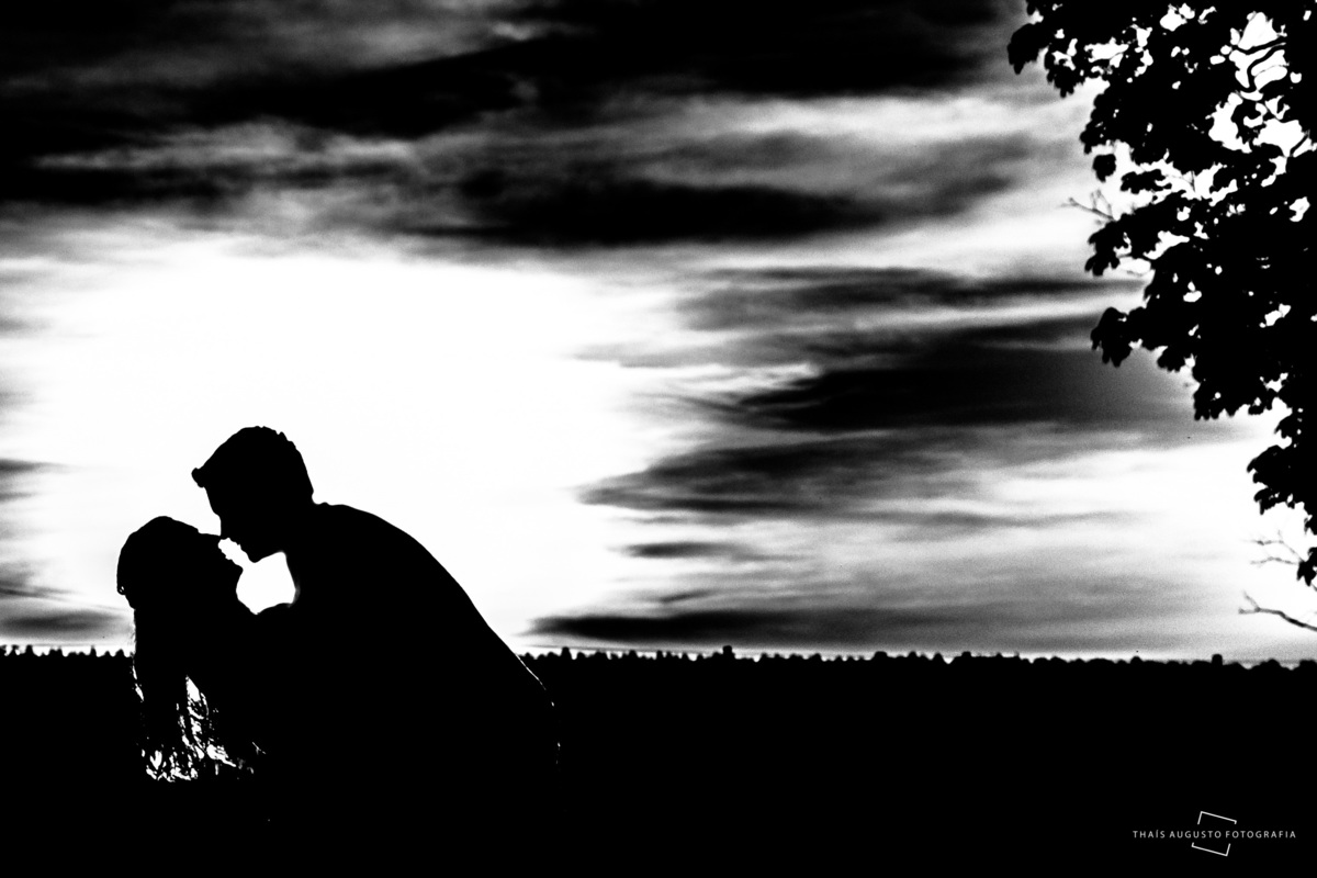 fotos de casal em preto e branco com por do sol