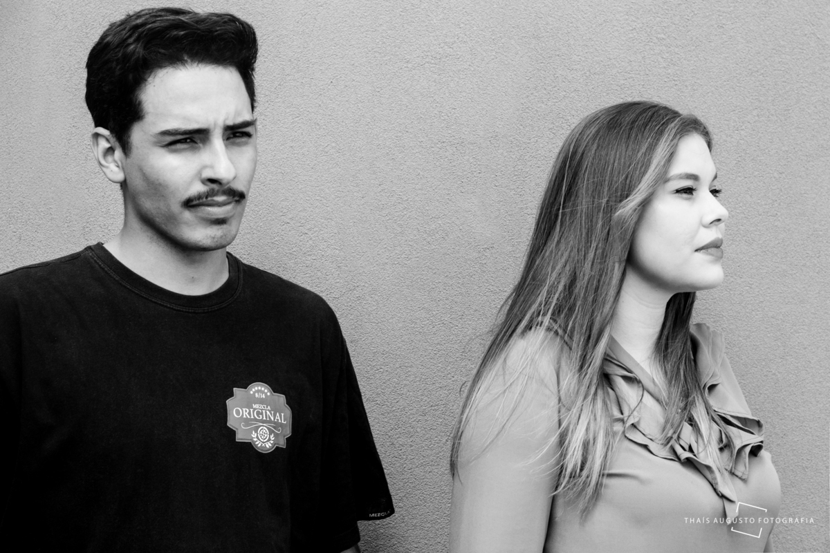 noivos sao fotografados na cafeteria Café Delarte em Bauru na getulio vargas pela fotografa de casamento Thais Augusto Fotografia