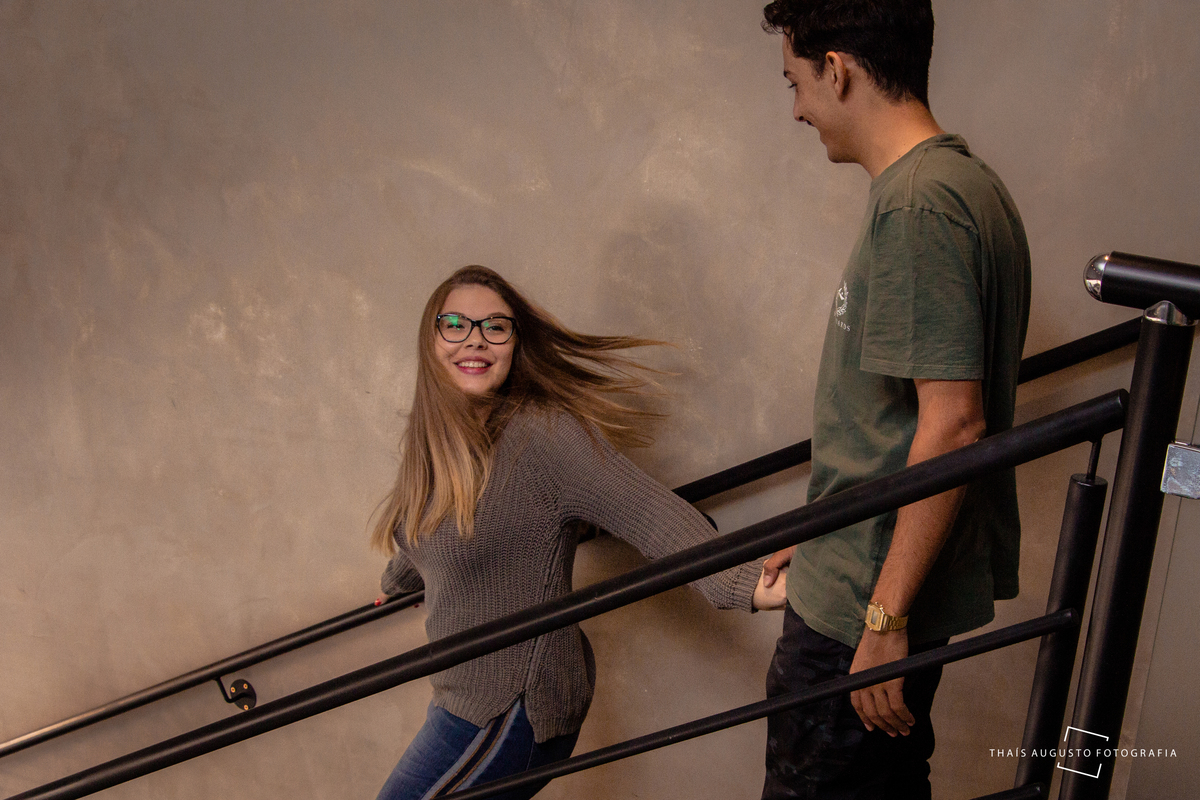 ensaio divertido com casal na cafeterial Coffe Time Bauru, café da manhã gostoso e fotografado pela fotógrafa de casamento Thais Augusto Fotografia em Bauru  fotógrafo em bauru e região
