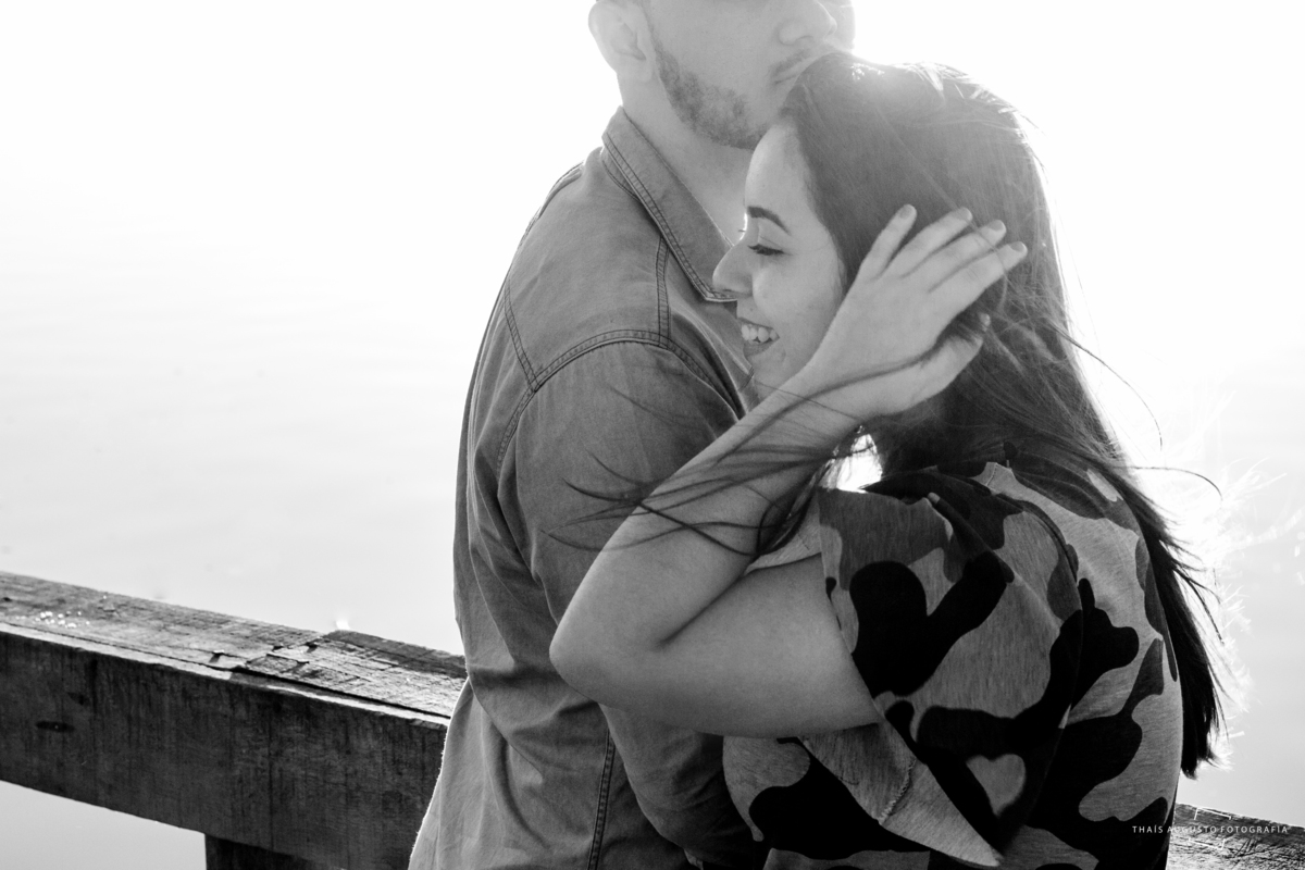 praia de arealva, prainha de arealva ensaio de noivos, fotos de noivos pré casamento ensaio de casamento wedding casamento em bauru fotógrafo de casamento em bauru fotos em bauru pôr do sol de arealva prainha, praia e ponte de arealva foto preto e branco