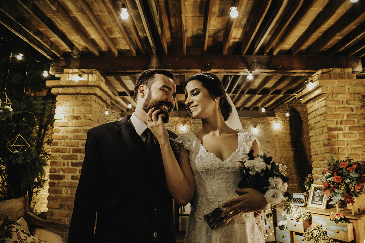 Casamento Rústico Cerimônia Restaurante Dimattoni Itaboraí RJ Vestido Noiva Casal 