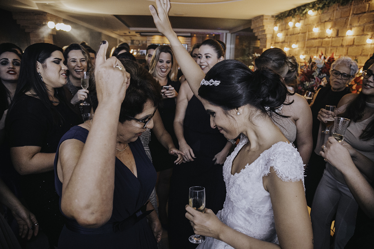Casamento Rústico Madrinhas Padrinhos Restaurante Dimattoni Hotel Mercure Itaboraí Niterói RJ Vestido Noiva Casal Making of Cerimônia