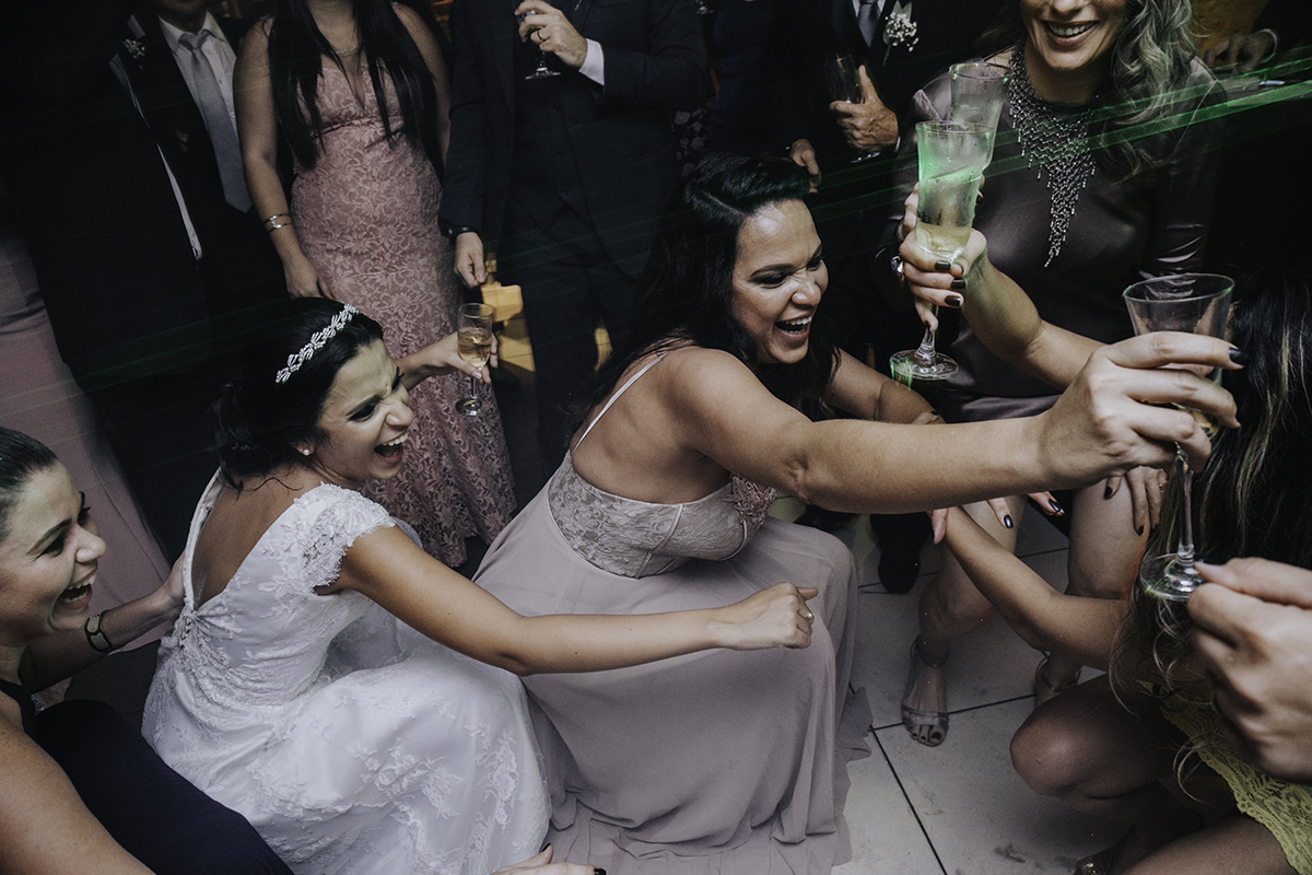 Casamento Rústico Madrinhas Padrinhos Restaurante Dimattoni Hotel Mercure Itaboraí Niterói RJ Vestido Noiva Casal Making of Cerimônia