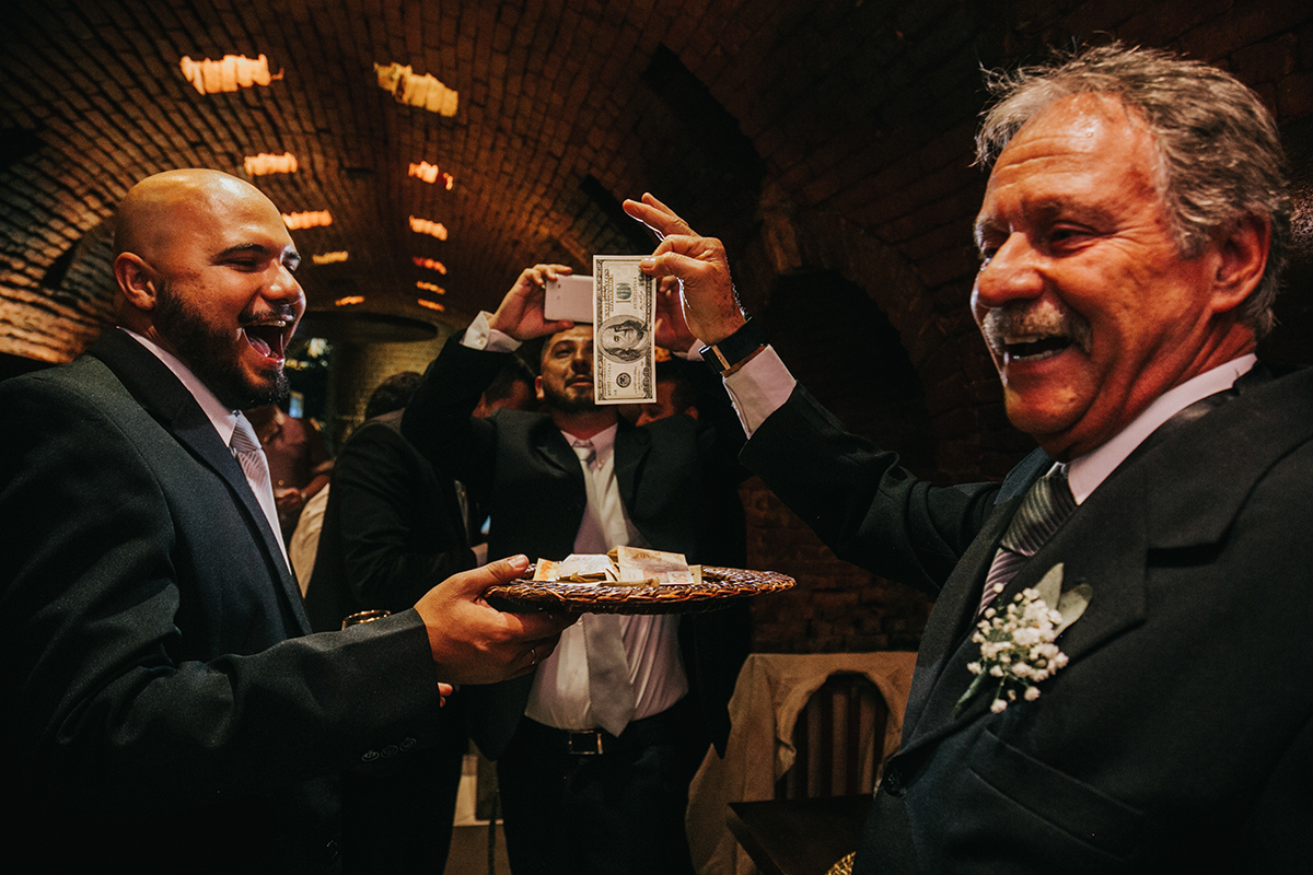 Casamento Rústico Madrinhas Padrinhos Restaurante Dimattoni Hotel Mercure Itaboraí Niterói RJ Vestido Noiva Casal Making of Cerimônia