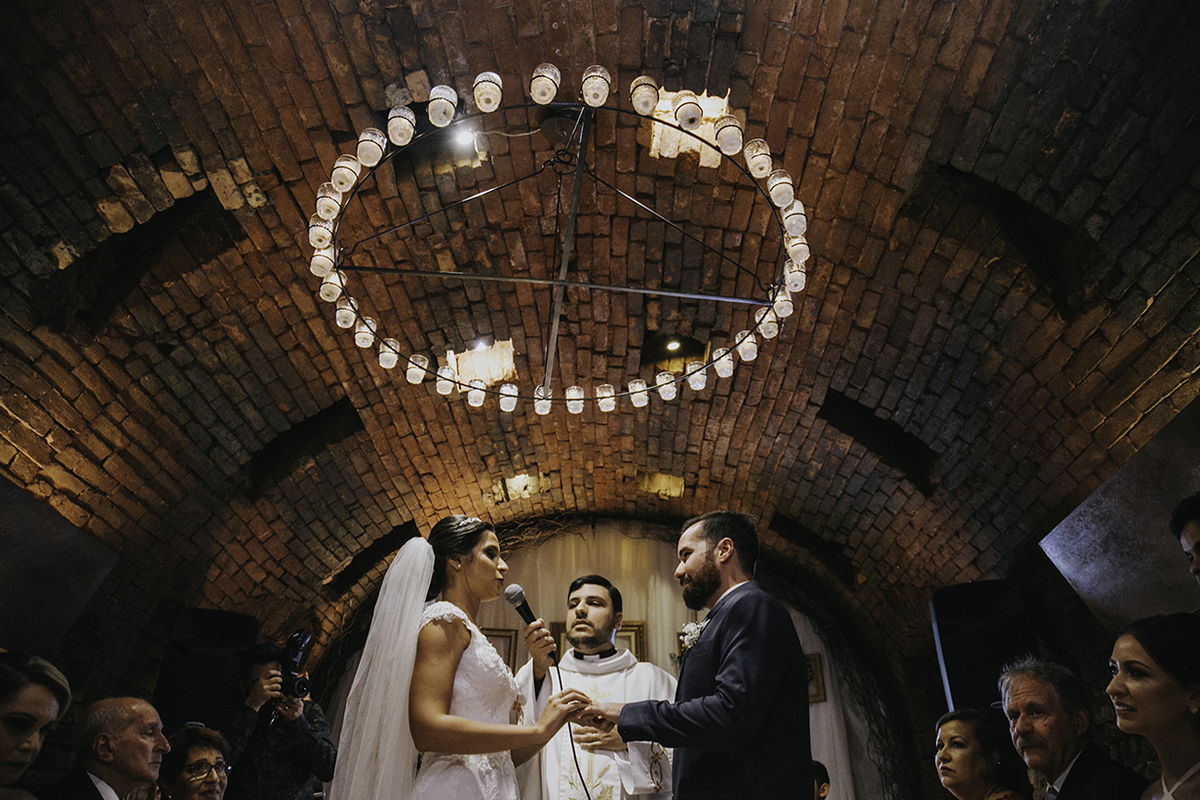 Casamento Rústico Cerimônia Restaurante Dimattoni Itaboraí RJ Vestido Noiva Casal 