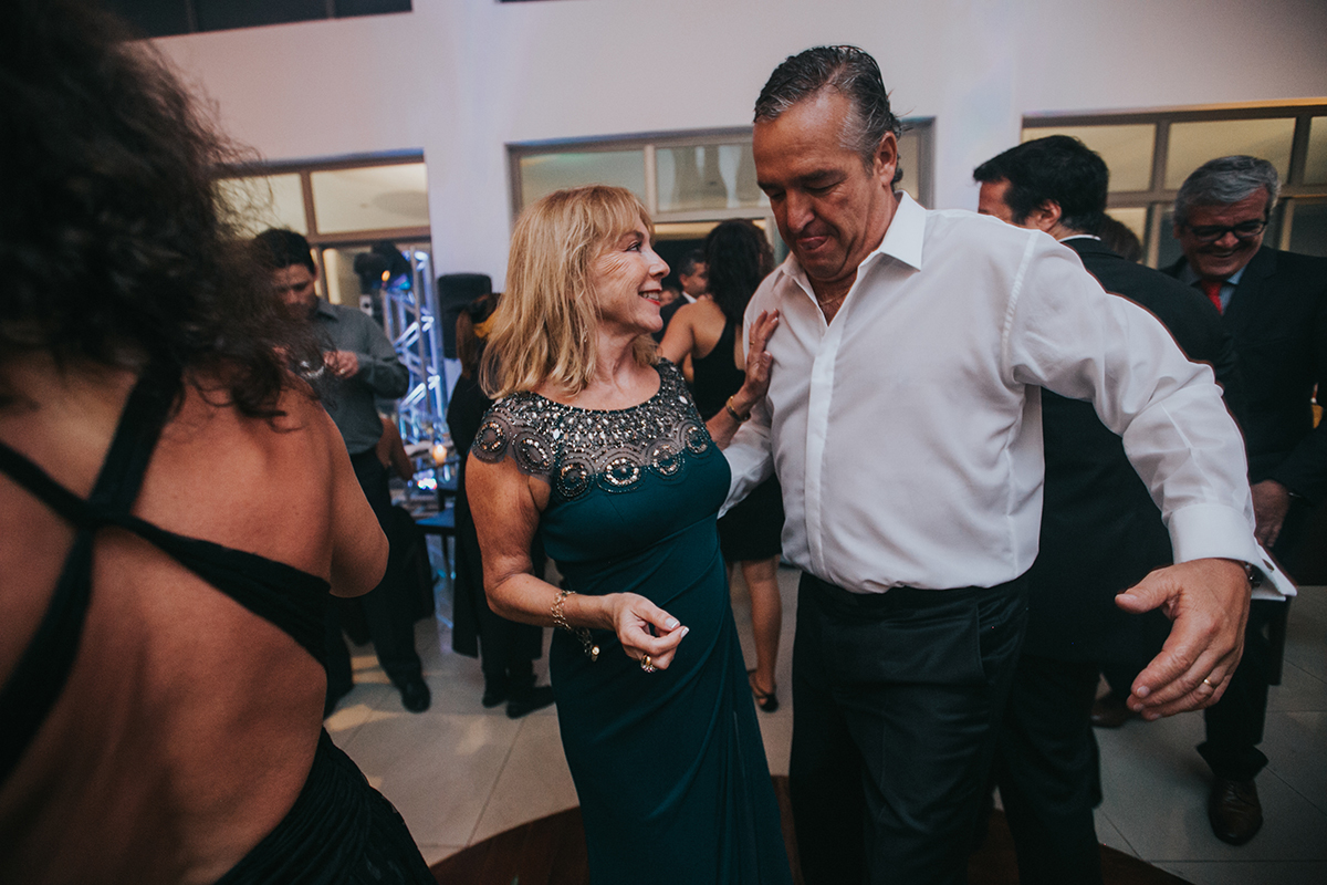 Casamento Chácara Fróes Casamento Igreja Paróquia São Francisco Xavier Casamento Noite Making of Noiva Hotel Qualitá Hotel Mercure Escola de Samba no Casamento Estacio de Sá Casamento Reggaeton em Casamento Casal Brasil Chile 