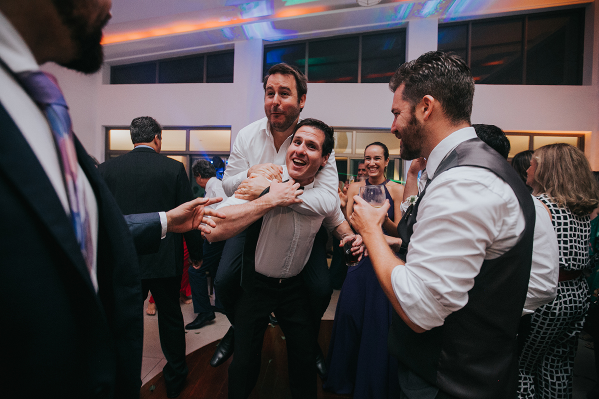 Casamento Chácara Fróes Casamento Igreja Paróquia São Francisco Xavier Casamento Noite Making of Noiva Hotel Qualitá Hotel Mercure Escola de Samba no Casamento Estacio de Sá Casamento Reggaeton em Casamento Casal Brasil Chile 