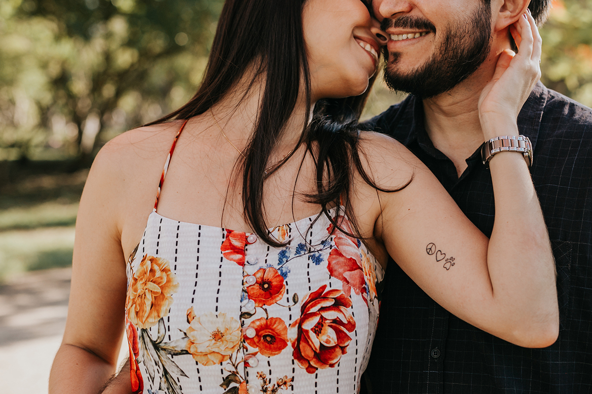 Ensaio de Casal Aterro do Flamengo Ensaio de Casal com cachorro Ensaio com o pet Praia do Flamengo RJ Pre Casamento Fotos de Casal 