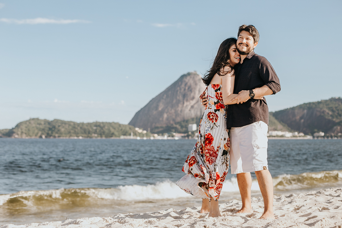 Ensaio de Casal Aterro do Flamengo Ensaio de Casal com cachorro Ensaio com o pet Praia do Flamengo RJ Pre Casamento Fotos de Casal 
