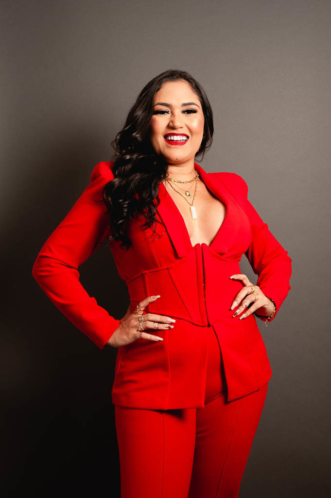 mulher de vermelho ensaio corporativo profissional barra da tijuca lash desing coach Business Session