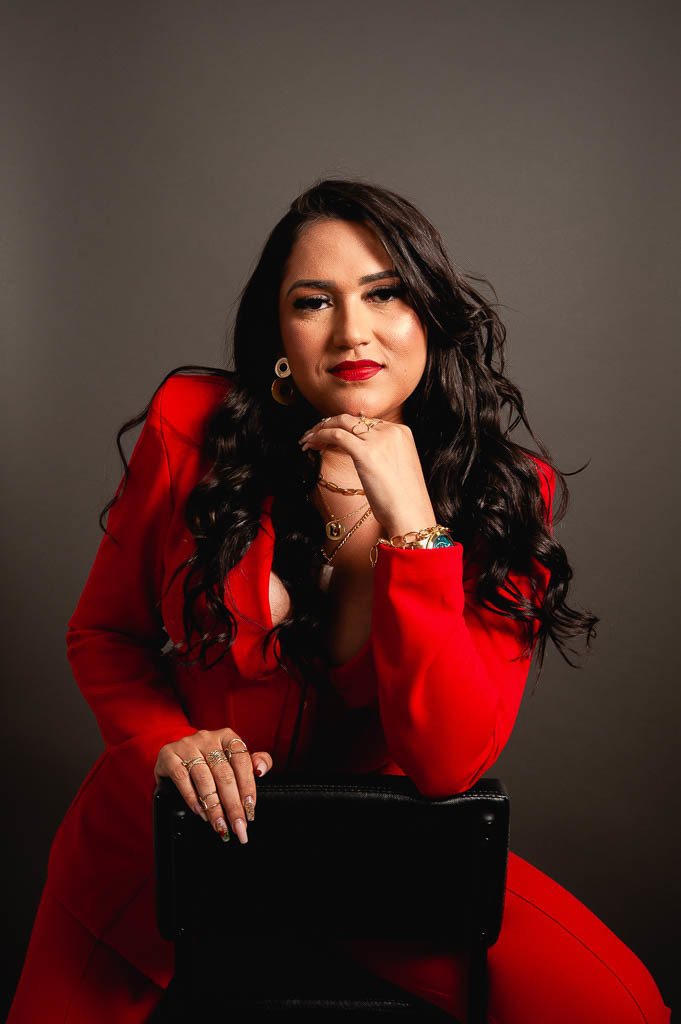 mulher mao no rosto ensaio profissonal profissional barra da tijuca lash desing coach Business Session