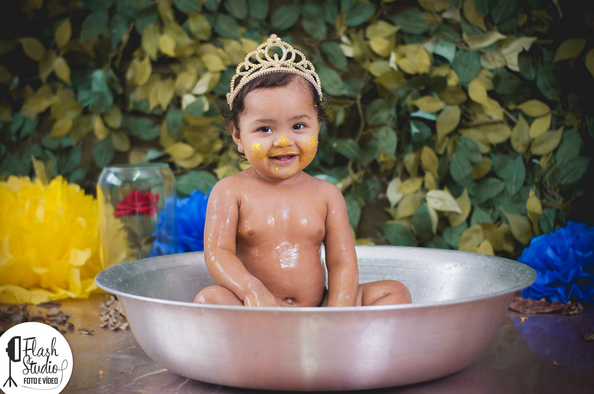 hora do banho com bebe linda em smash the cake / cake smash da bela e a fera no rio de janeiro