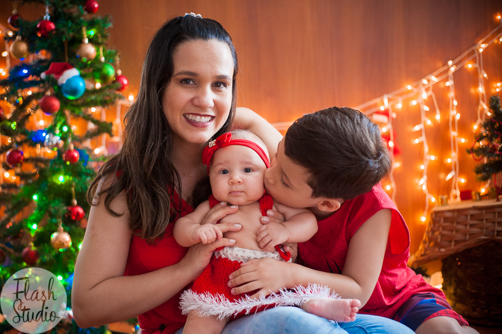 Mae, e filhos em ensaio de natal em bangu no rio de janeiro