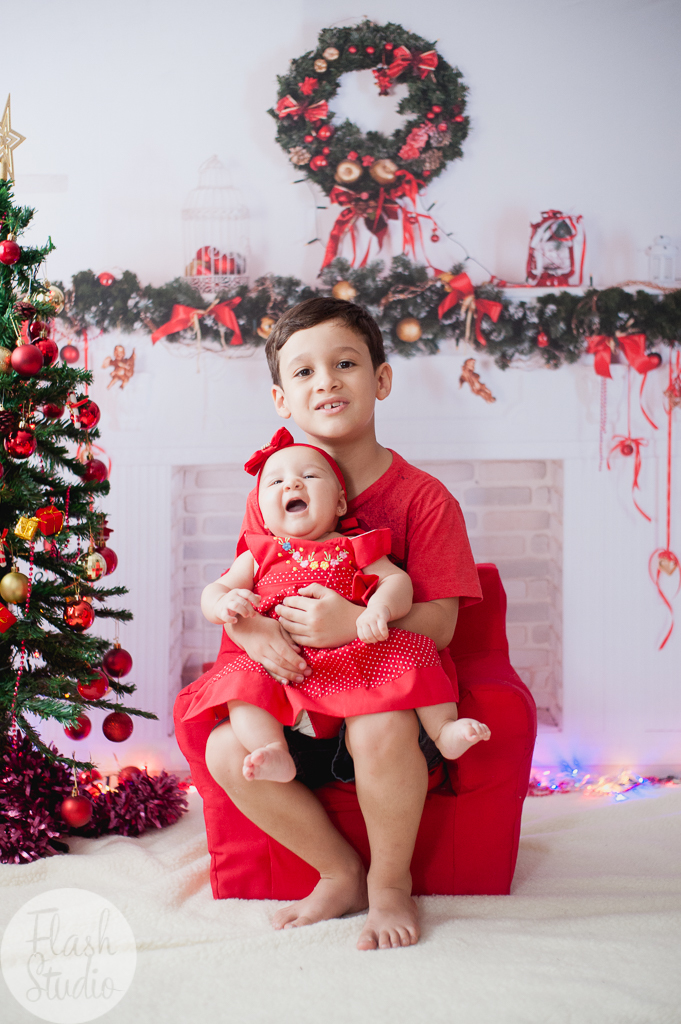 bebe e menino em ensaio de natal em bangu no rio de janeiro