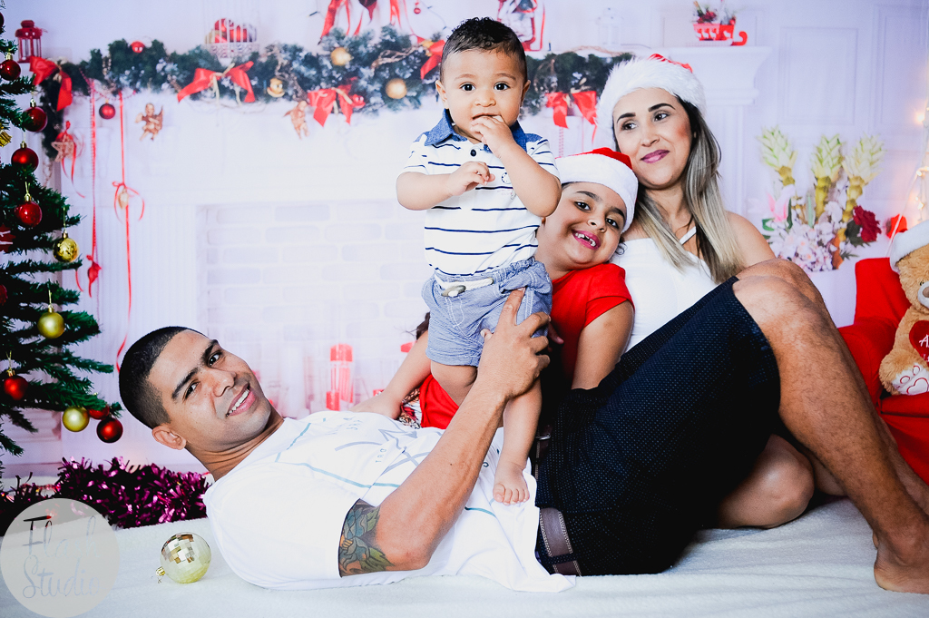 familia se diverte em um lindo ensaio de natal no rio de janeiro 