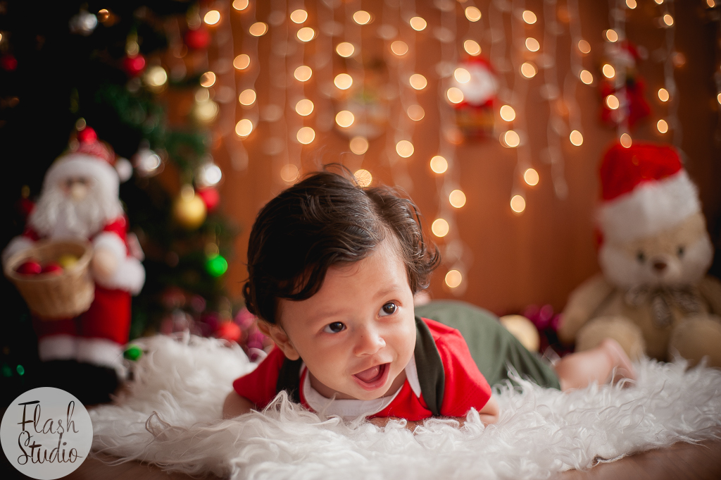 bebe rindo muito em ensaio fotografico de natal no rio de janeiro