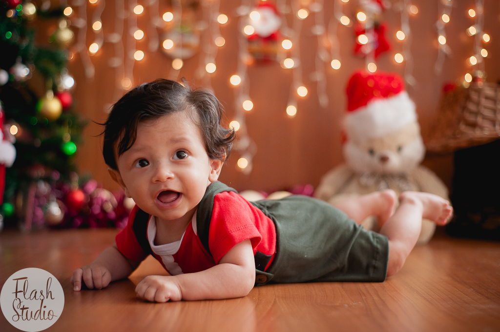 fofo bebe sorrindo em ensaio fotografico de natal no rio de janeiro