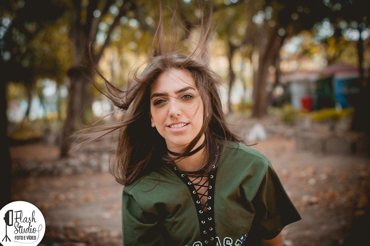 cabelos ao vento em um ensaio externo feito no rio de janeiro