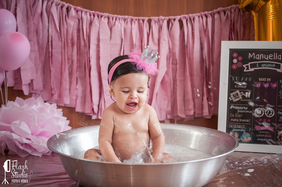 Hora do banho em smash the cake, em estudio no rio de janeiro