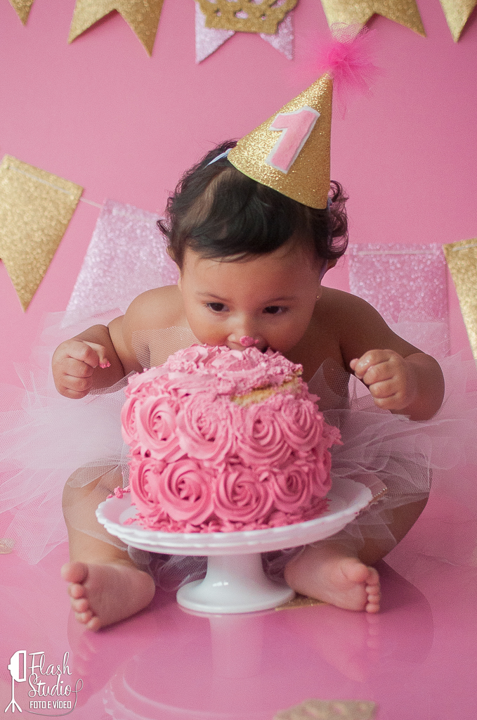 bebe de cara no bolo em smash the cake no rio de janeiro - bangu