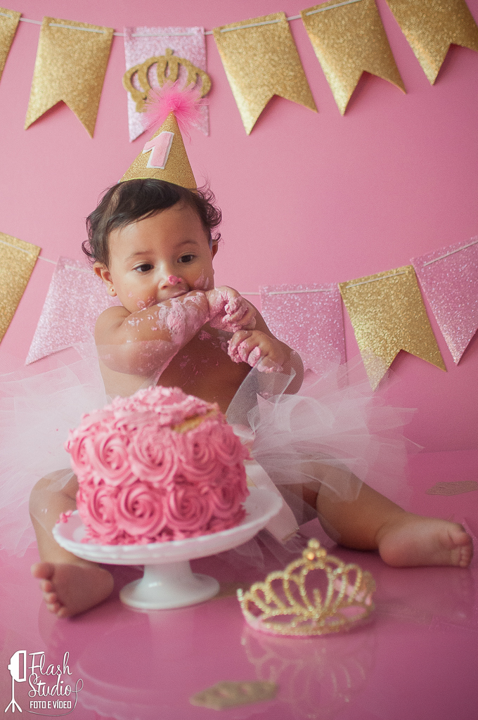 bebe se lambendo em smash the cake no rio de janeiro - bangu